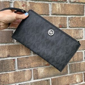 Michael Kors. Wristlet. Clutch. Bags.